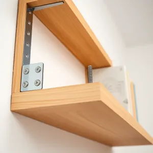 Jak przymocować regał do ściany