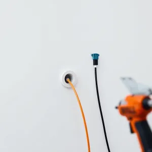 Jak schować kabel w ścianie