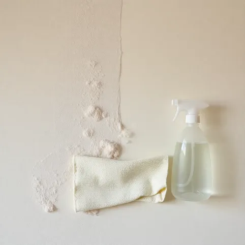 Jak umyć ścianę z kurzu