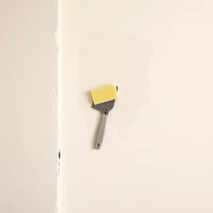 Jak usunąć farbę ze ściany