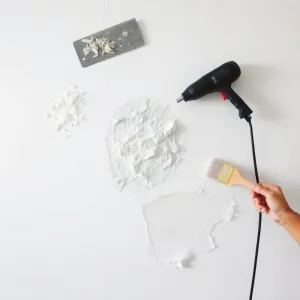 Jak usunąć starą farbę emulsyjną ze ściany