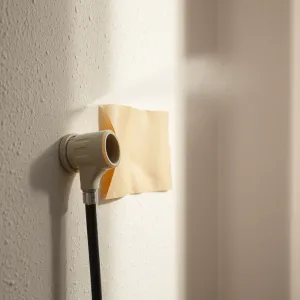 Jak usunąć stare naklejki ze ściany