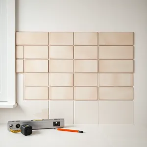 Jak zacząć układać płytki na ścianie