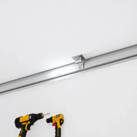 Jak zamontować drzwi przesuwne do sufitu