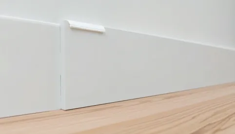 Jak zamontować listwy przypodłogowe na klej