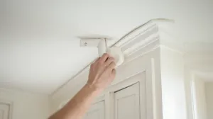 jak zamontować listwy sufitowe styropianowe