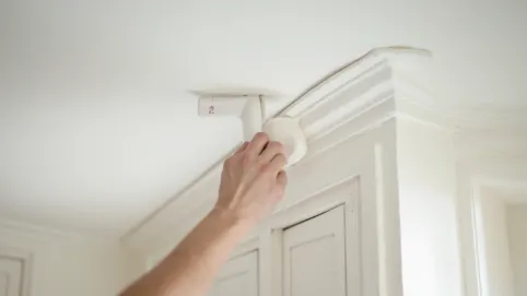 jak zamontować listwy sufitowe styropianowe