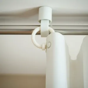 Jak zdjąć żabki z szyny sufitowej