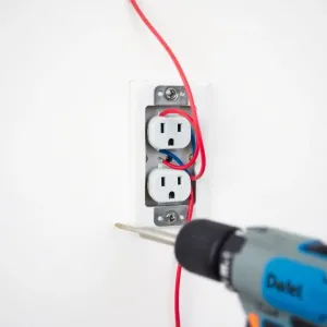 Jak zrobić gniazdko w ścianie