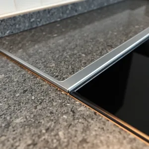 Jaka listwa między kuchenką a blatem