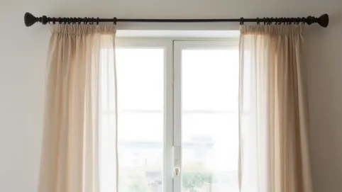 Jaki karnisz na okno 150