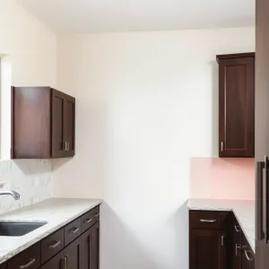 Jaki kolor ścian do ciemnych mebli w kuchni