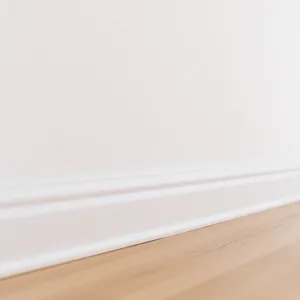 Jakie listwy przypodłogowe do krzywych ścian