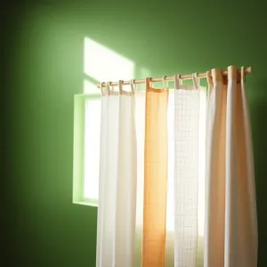 Jakie zasłony do zielonych ścian