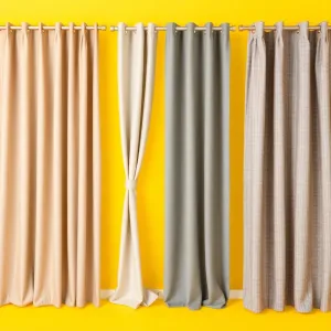 Jakie zasłony do żółtej ściany