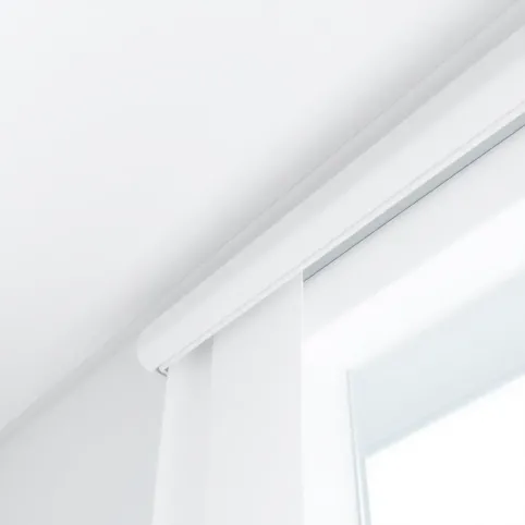 Karnisz sufitowy z maskownicą