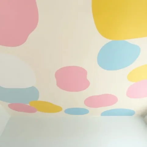 Kolorowy sufit w pokoju dziecka