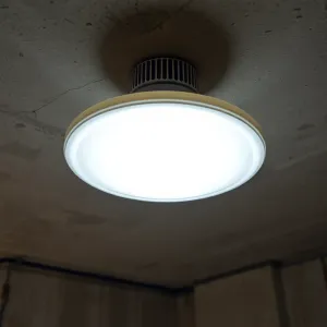 Lampa sufitowa do piwnicy