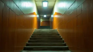 Lamperia na klatce schodowej w bloku