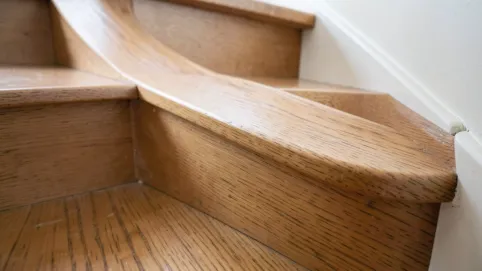 Listwa przypodłogowa na schodach