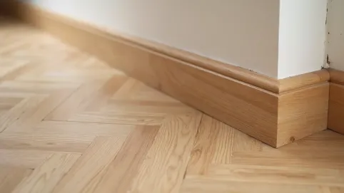 listwy przypodłogowe do płytek drewnopodobnych