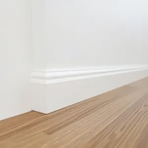 Listwy przypodłogowe wpuszczone w ścianę cena