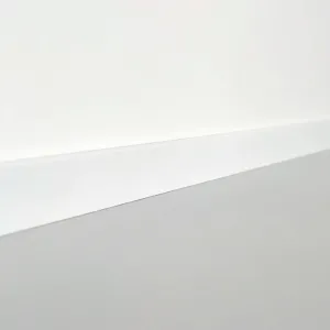 Listwy przypodłogowe zlicowane ze ścianą Montaż