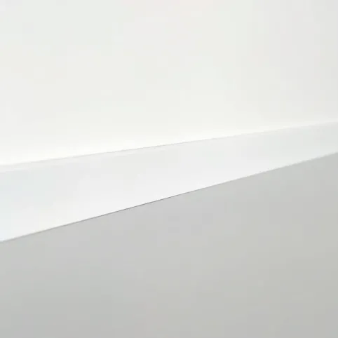 Listwy przypodłogowe zlicowane ze ścianą Montaż