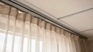 Mocowanie karnisza do sufitu podwieszanego