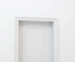 Montaż drzwi ukrytych w ścianie GK