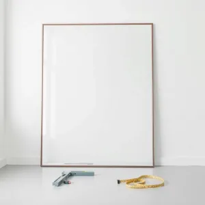 Montaż dużego lustra do ściany