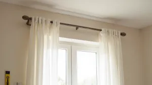 montaż karniszy szyna sufitowa odległość od ściany