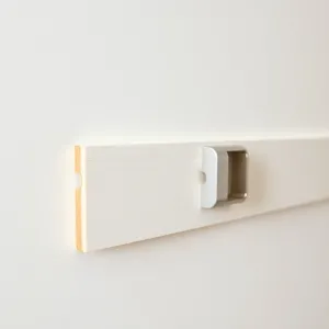 Montaż listwy MDF na klej czy klipsy