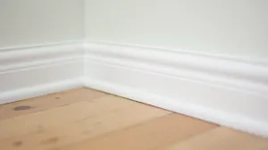 montaż listwy przypodłogowej mdf