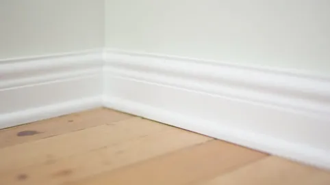 montaż listwy przypodłogowej mdf