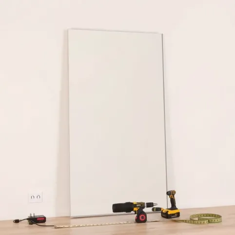 Montaż lustra na ścianie