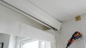 Montaż maskownicy karnisza