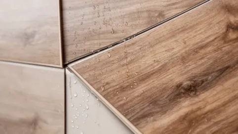 Montaż paneli winylowych na ścianie