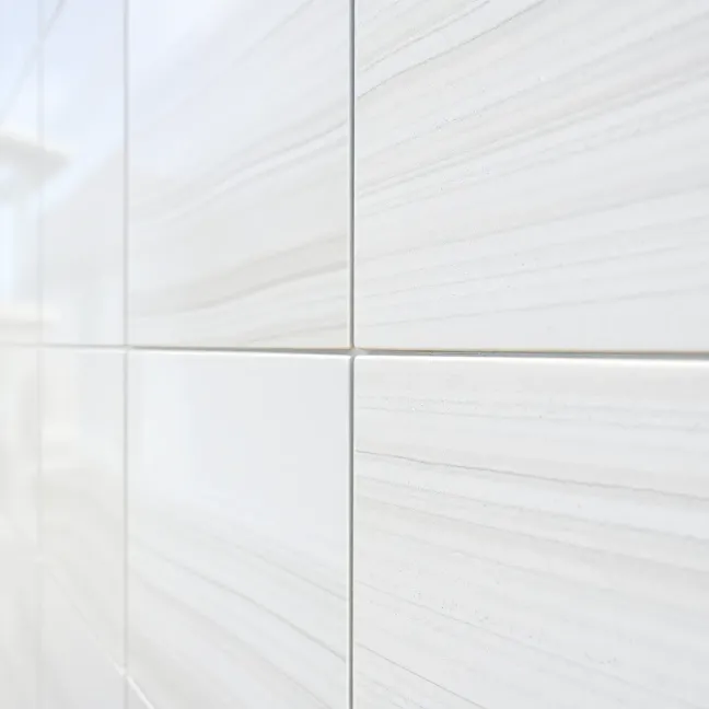 Montaż płytek na ścianie bez kleju