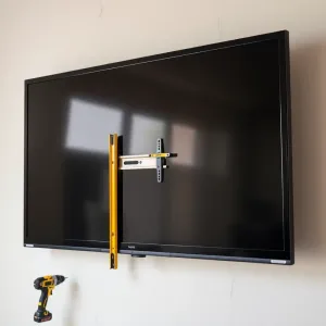 Montaż telewizora na ścianie karton gips