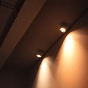 Nowoczesne halogeny sufitowe