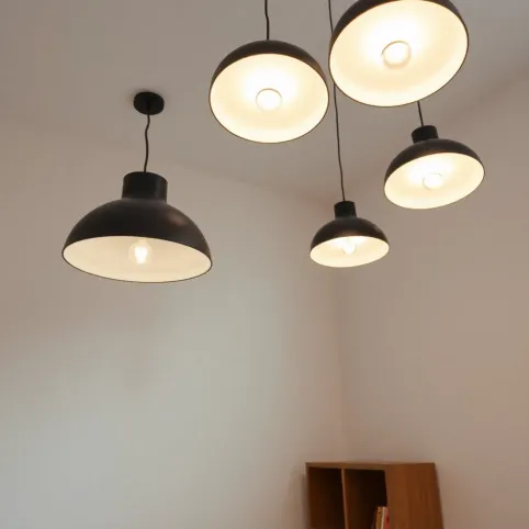 Nowoczesne lampy sufitowe do małego pokoju