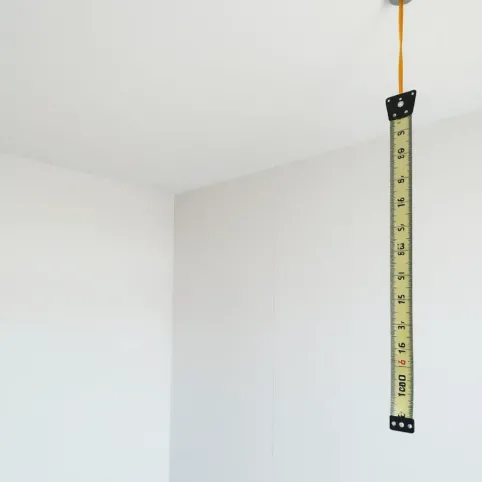 O ile obniżyć sufit podwieszany