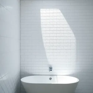 Płytki w jodełkę na ścianie łazienka