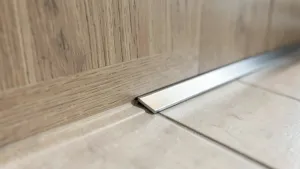 Różnica poziomów podłogi Listwa