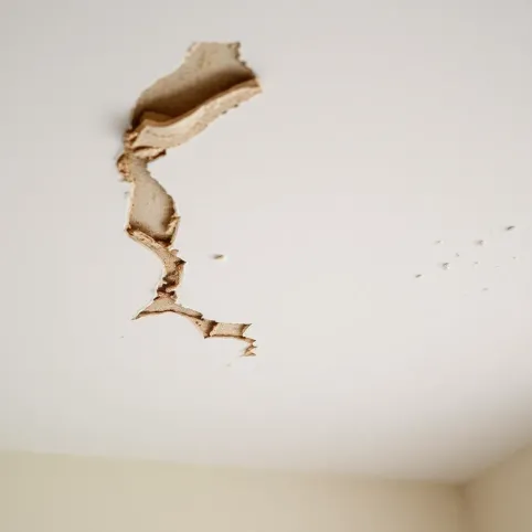 Skuwanie tynku z sufitu cena