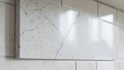 spiek kwarcowy na ścianę