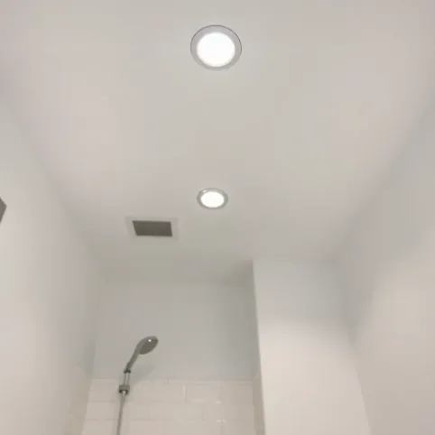 Sufit podwieszany w małej łazience