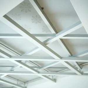 Sufit podwieszany z płyt gk konstrukcja krzyżowa