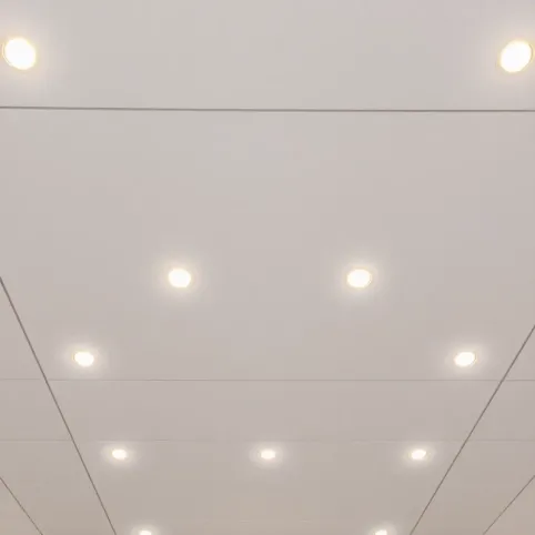 Sufit z paneli plastikowych